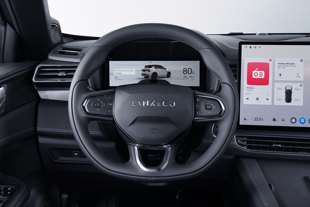 01P_Front interior_Charcoal_03