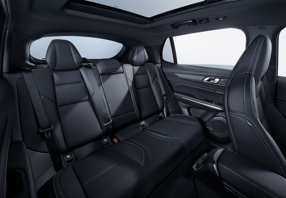 01P_Interior_Charcoal_07